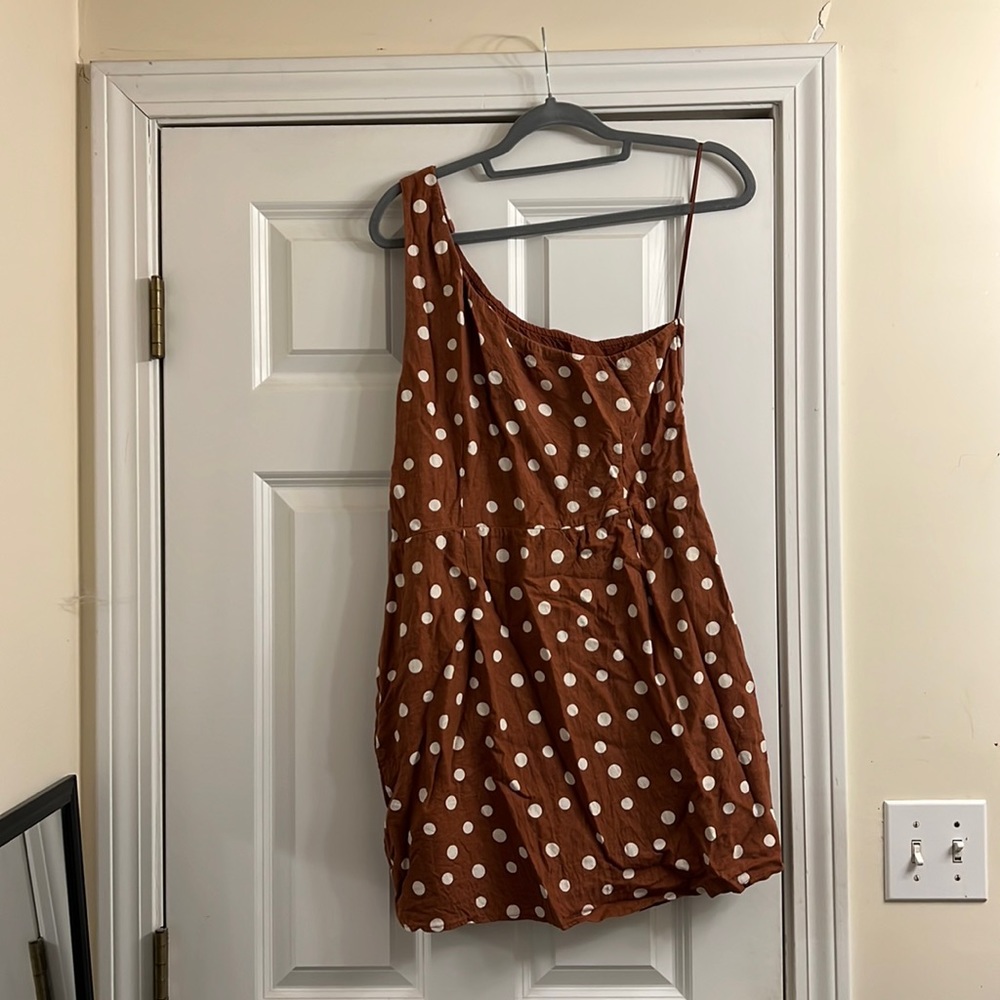 Linen one-shouldered dress, polka dots